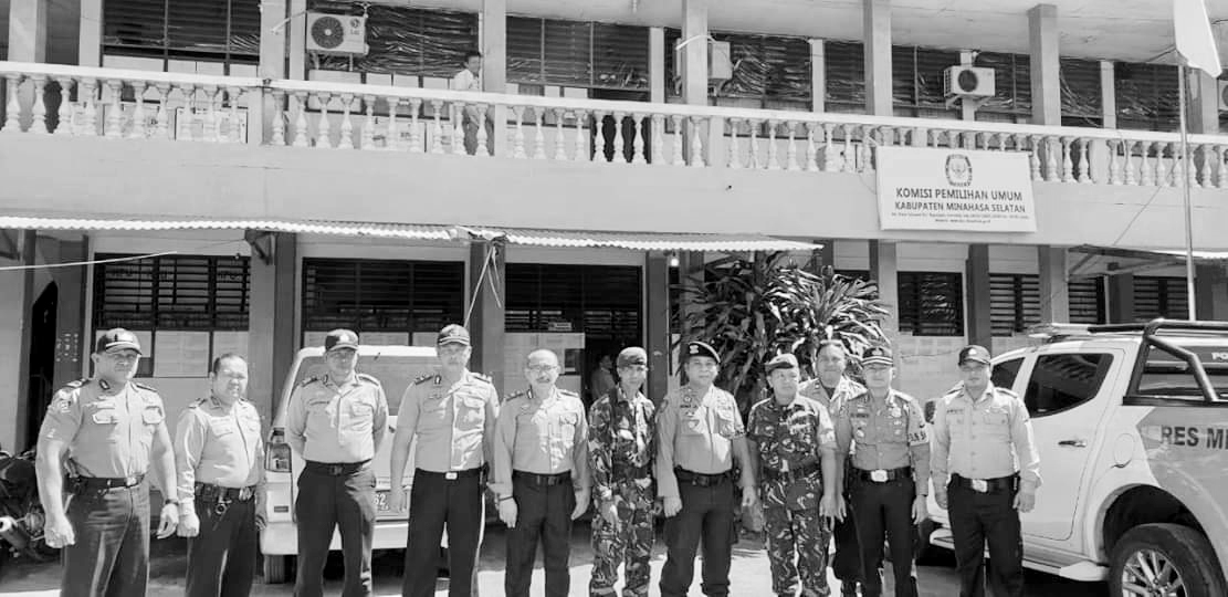 TNI Polri Jaga Ketat Kantor KPU dan Bawaslu Minsel