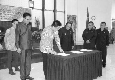 DPRD Paripurnakan Persetujuan Perubahan Perda RPJPD Minahasa 2005-2022