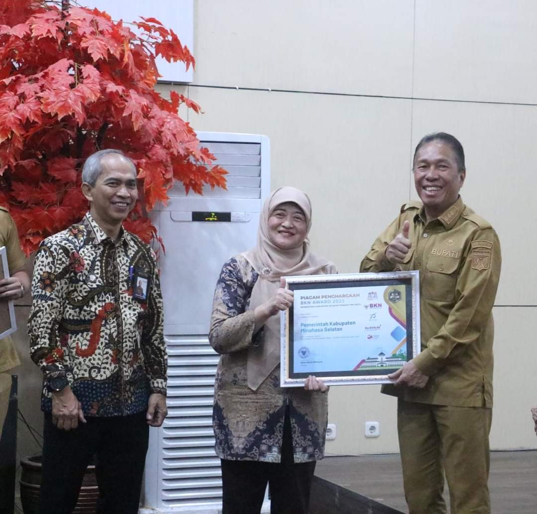 Komitmen Wujudkan Manajemen Birokrasi, Bupati FDW Terima Penghargaan BKN Award 2023