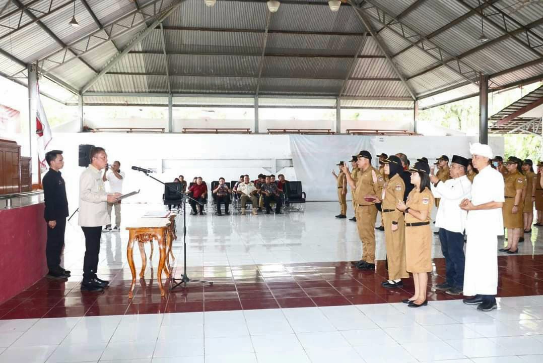 86 PNS Minsel Diambil Sumpah dan Janji oleh Bupati FDW