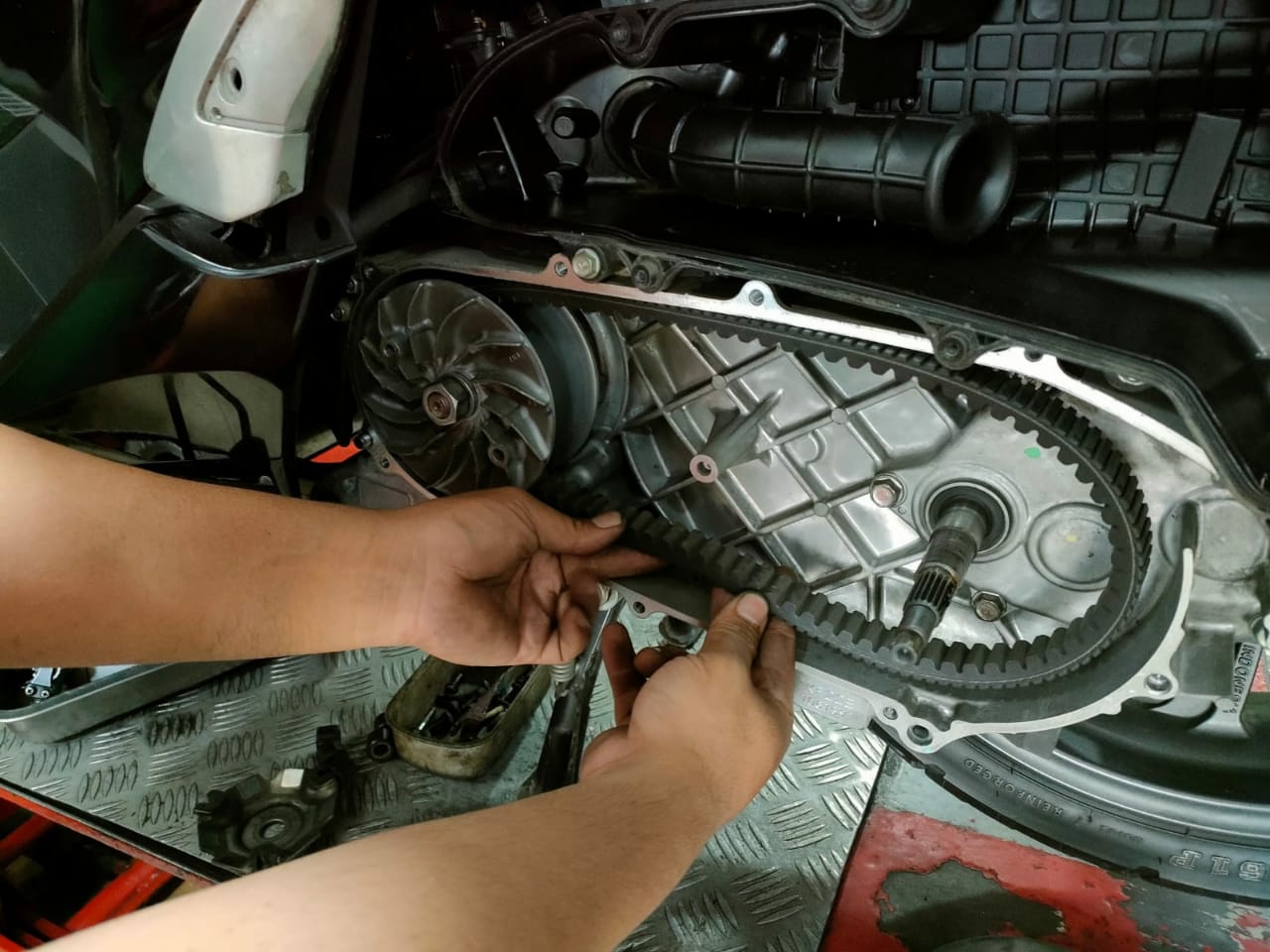 Cara Merawat V-belt Motor Skutik Agar Tetap Awet dan Aman Saat Berkendara