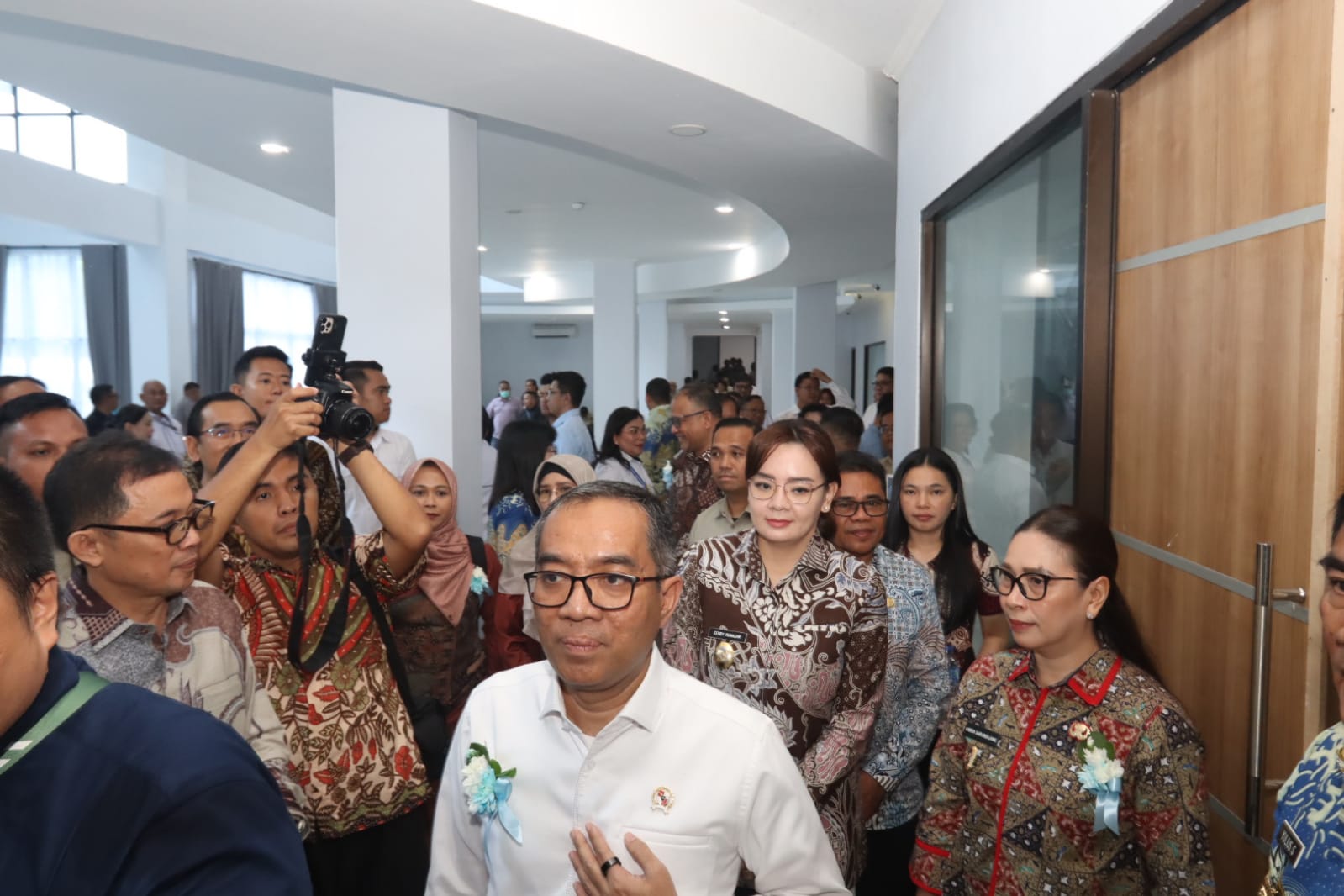 Wawali Sendy Hadiri Peluncuran Fakultas Kedokteran dan Konsolidasi Sistem Kesehatan Akademik Sulut