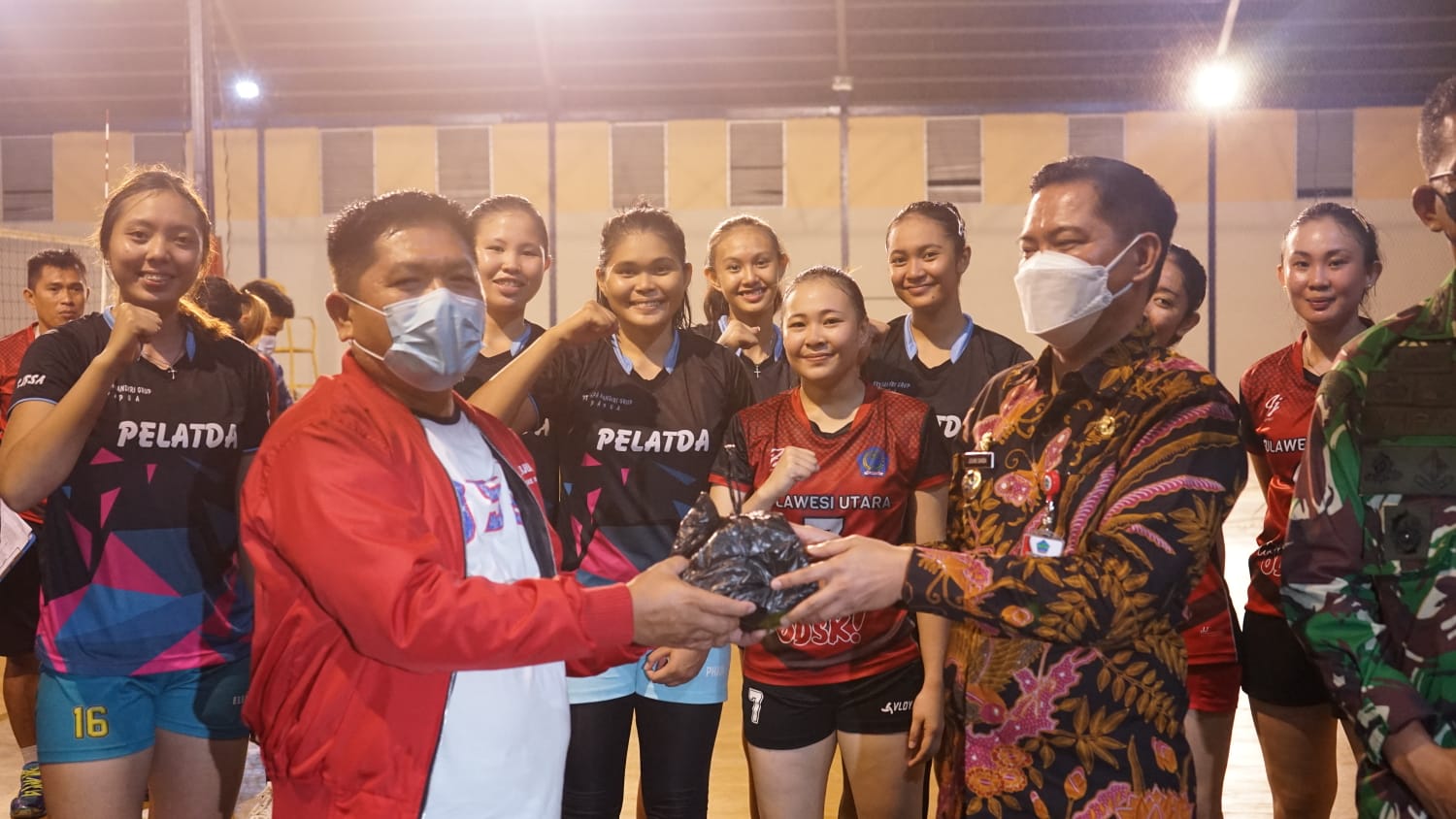 Bupati Minut Joune Ganda Support Penuh Tim Bola Voly Sulut