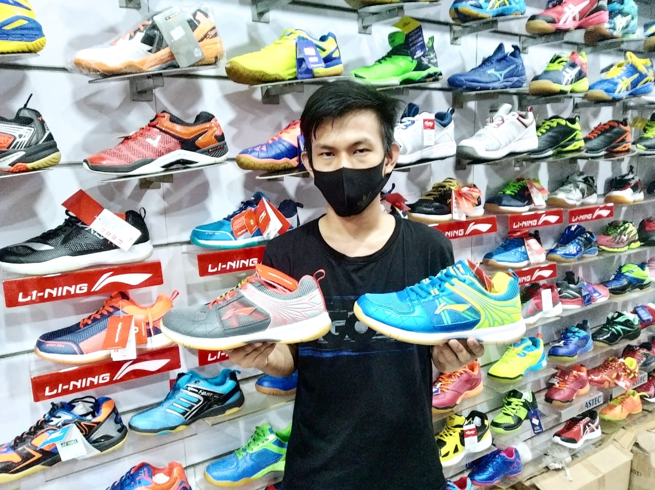 Buruan, Ada Promo Sepatu  di Nyiur Sports