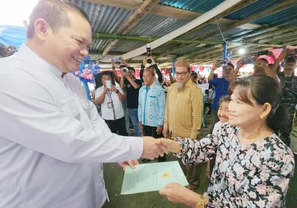 E2L Serahkan 252 Sertifikat Tanah ke Warga Resduk 