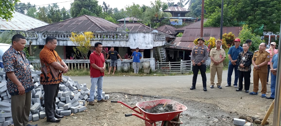 Realisasikan DD Tahun 2023, Pemdes Mopolo Esa Bangun Jalan Paving