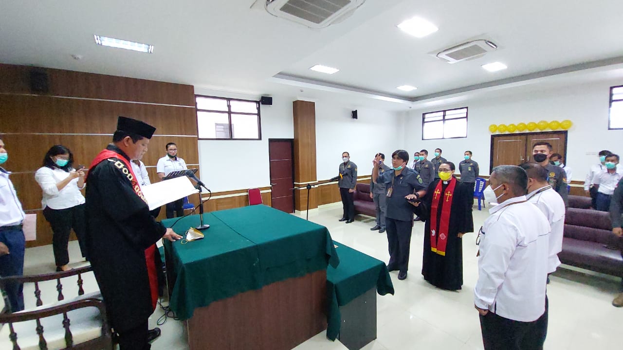 PN Melonguane Gelar Pelantikan Juru Sita dan Pengantar Alih Tugas