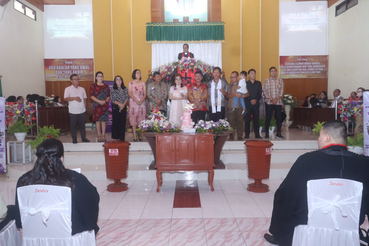 Pjs. Walikota Tomohon Hadiri Ibadah Syukur HUT ke-58 Jemaat GMIM Bait-El Kamasi