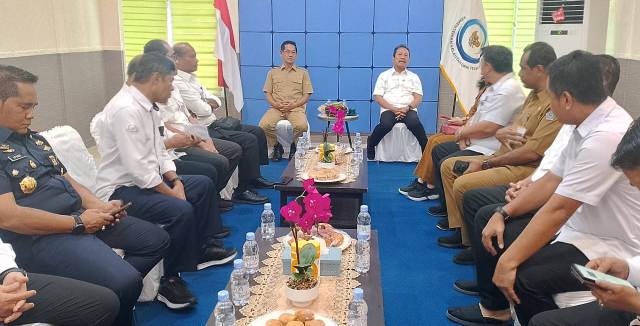 Wakil Walikota Hengky Honandar Dampingi Menteri Kelautan dan Perikanan Selama Kunker di Bitung