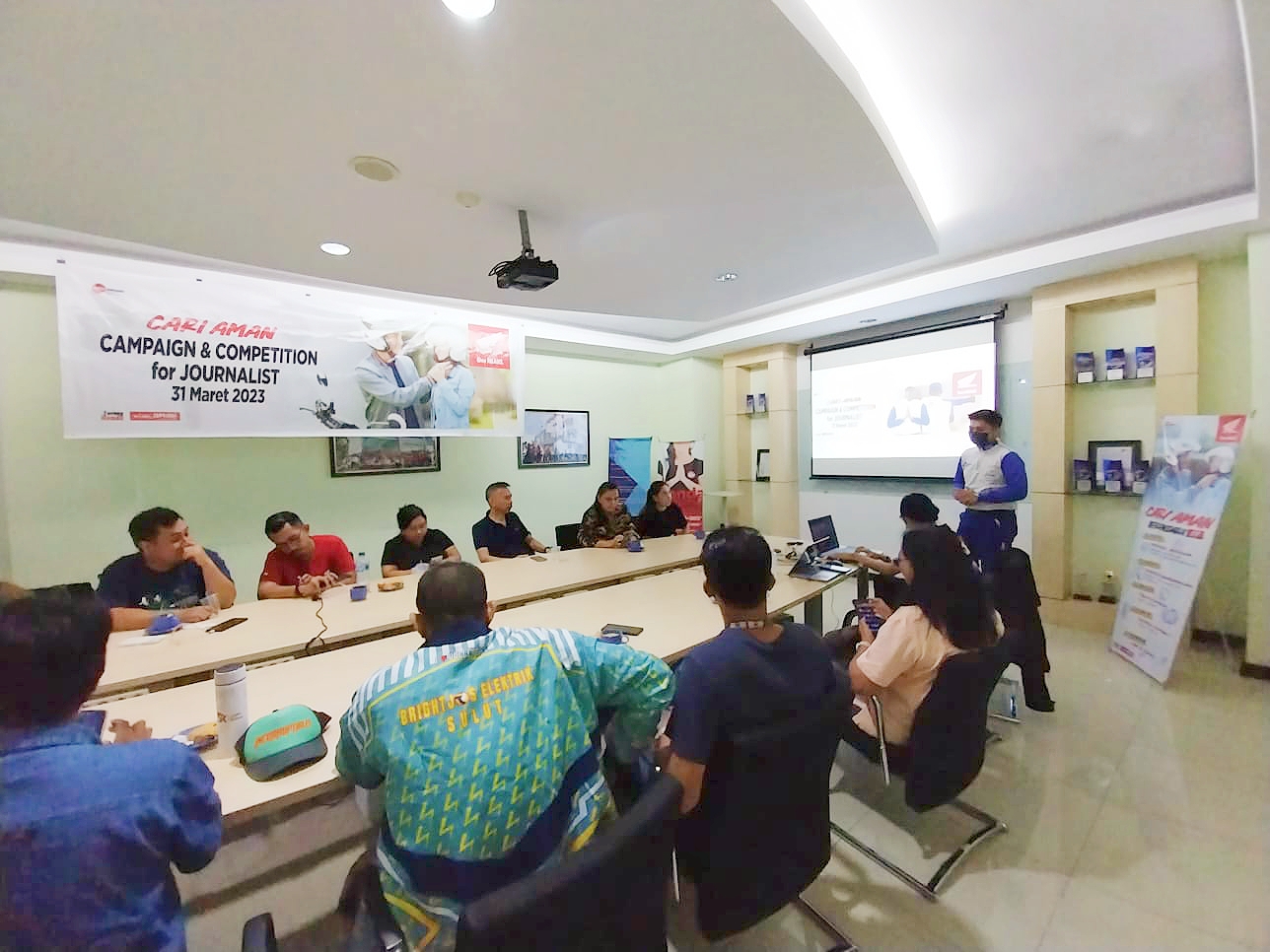 Berbagi Ilmu Cara Berkendara Dengan Baik, Jurnalis Sulut Apresiasi PT DAW