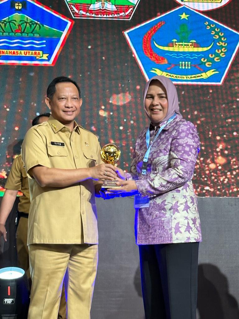 Walikota Terima Penghargaan UHC