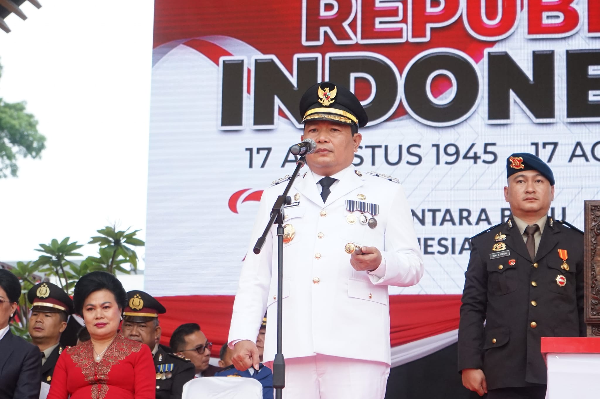 Penjabat Bupati Jemmy Kumendong Inspektur Upacara HUT Kemerdekaan RI Ke-79 di Minahasa