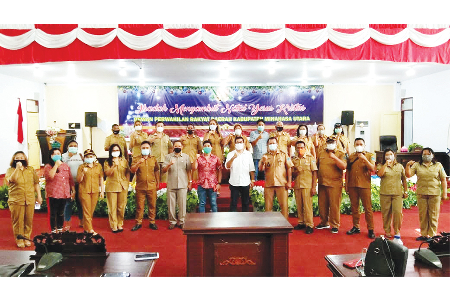 Siltap Tak Kunjung Dibayar, Perangkat Desa Duduki DPRD Minut