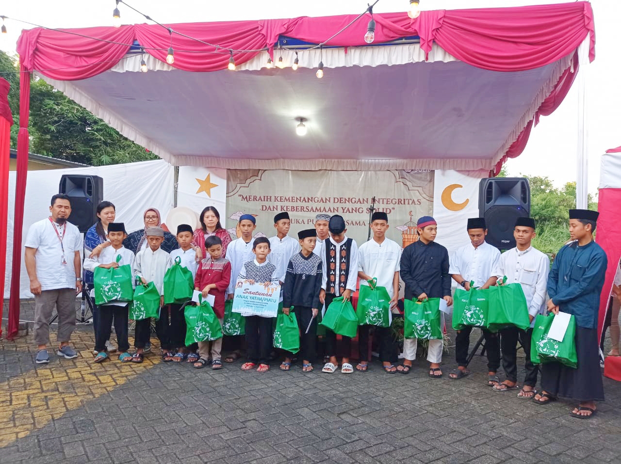 Buka Puasa Bersama, Alfamidi Cabang Manado Berbagi dengan Panti Asuhan