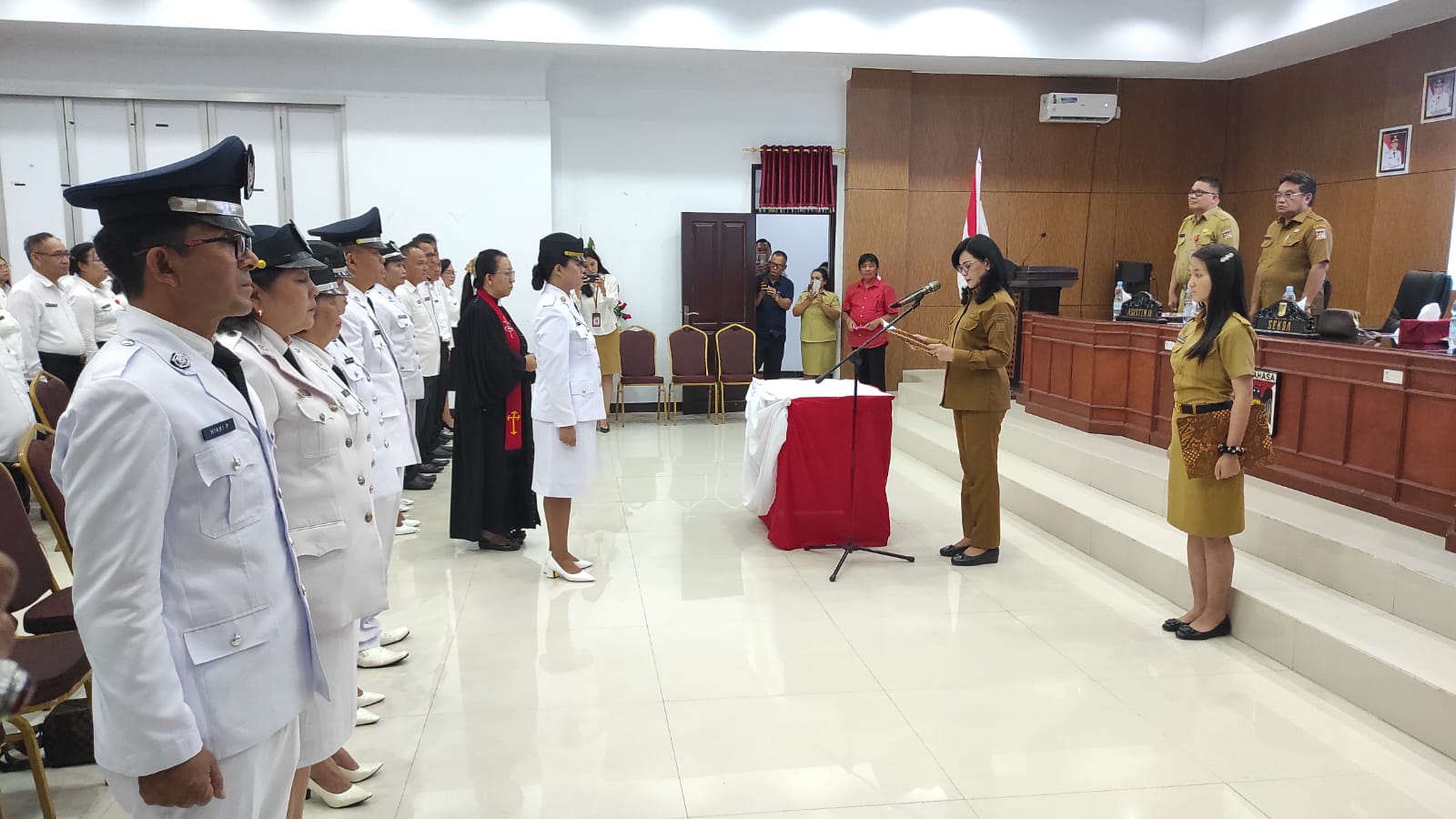 Lantik 127 Pejabat Eselon III dan IV, Sekda Watania Tegaskan Integritas dan Loyalitas