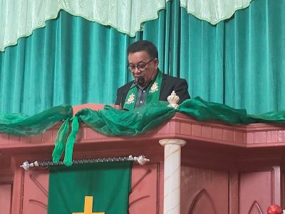 Ketua PKB GMIM Pnt. Ir.Maurits.Mantiri.MM Kukuhkan Panji Yosua Bitung IV