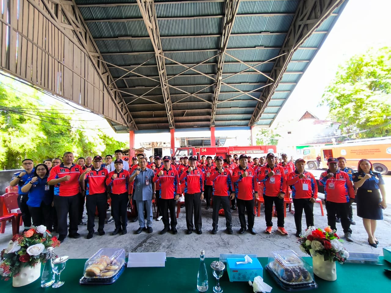 Walikota Pimpin Pengukuhan 40 Relawan Pemadam Kebakaran Manado