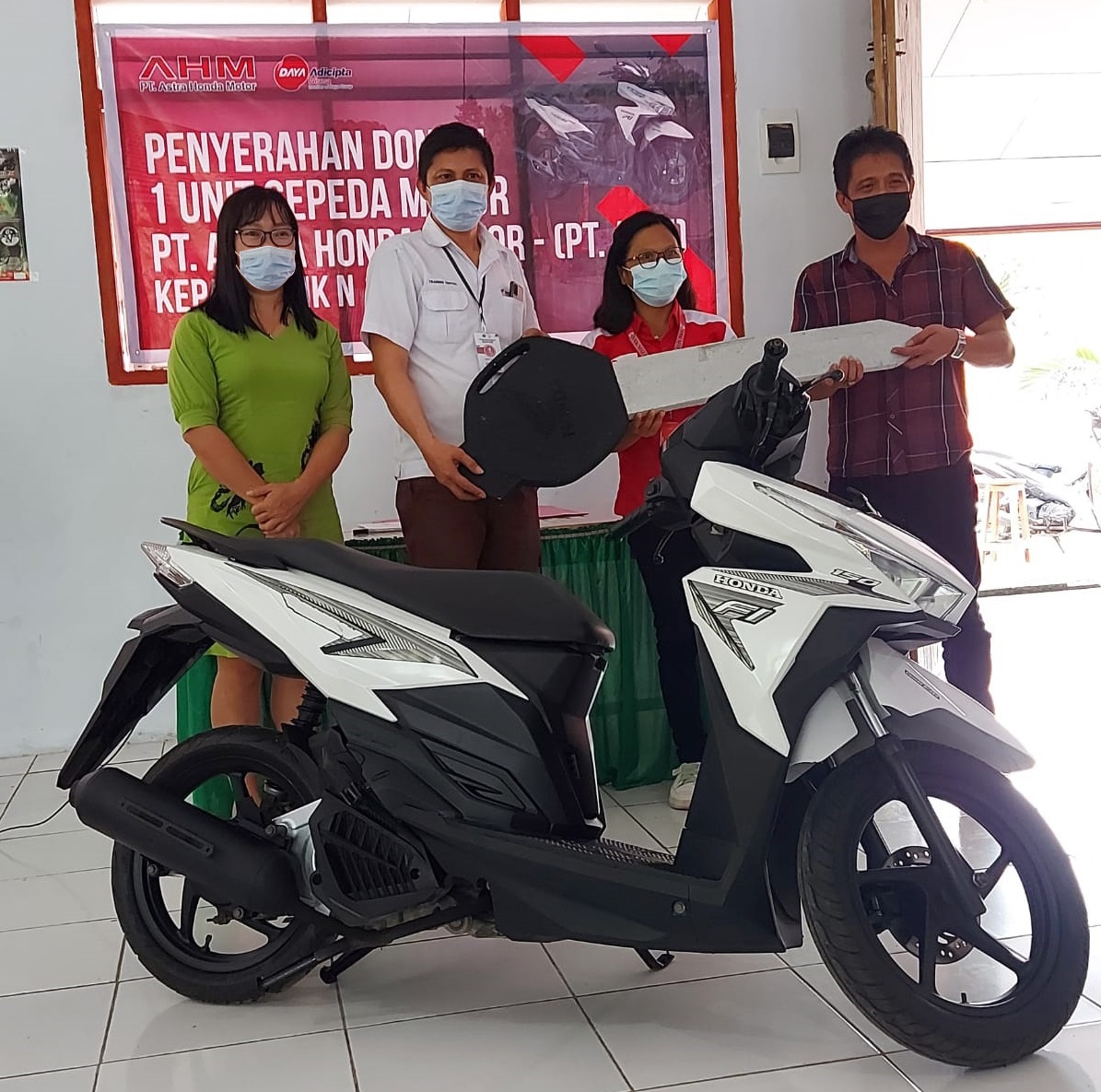 DAW Donasikan 1 Unit Motor Honda untuk Dunia Pendidikan