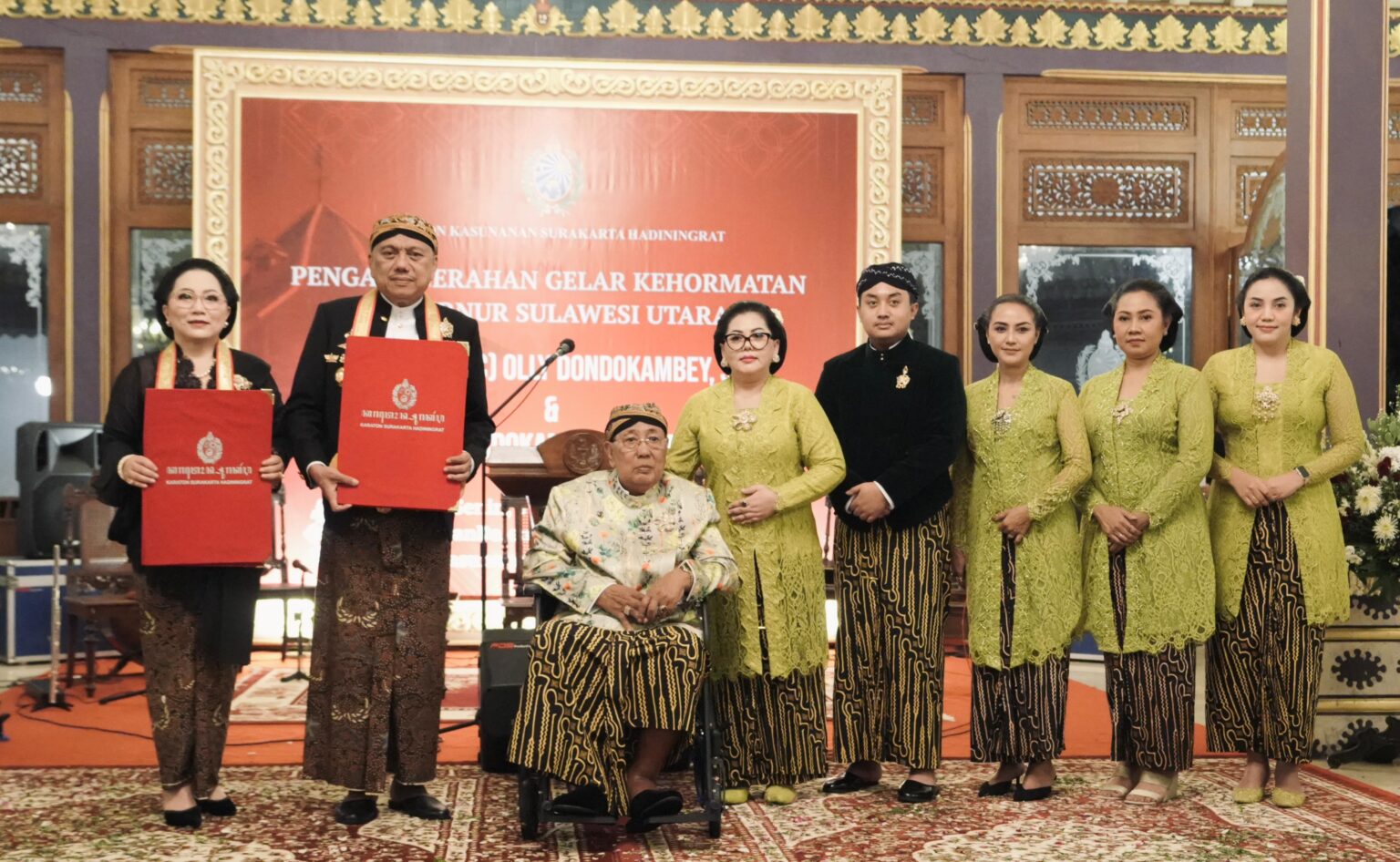 Gubernur Olly dan Ibu Rita Terima Gelar Kehormatan Dari Keraton Kasunanan Surakarta