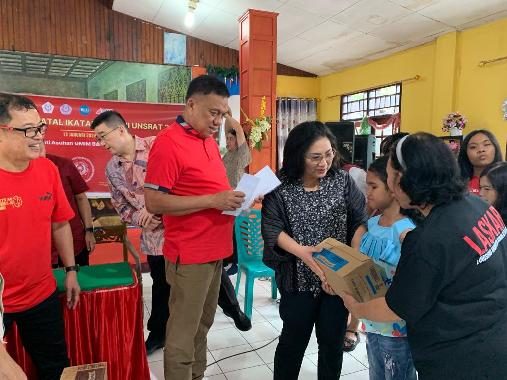 Ibu Rita Pimpin Anjangsana Baksos di Panti Asuhan dan Wreda