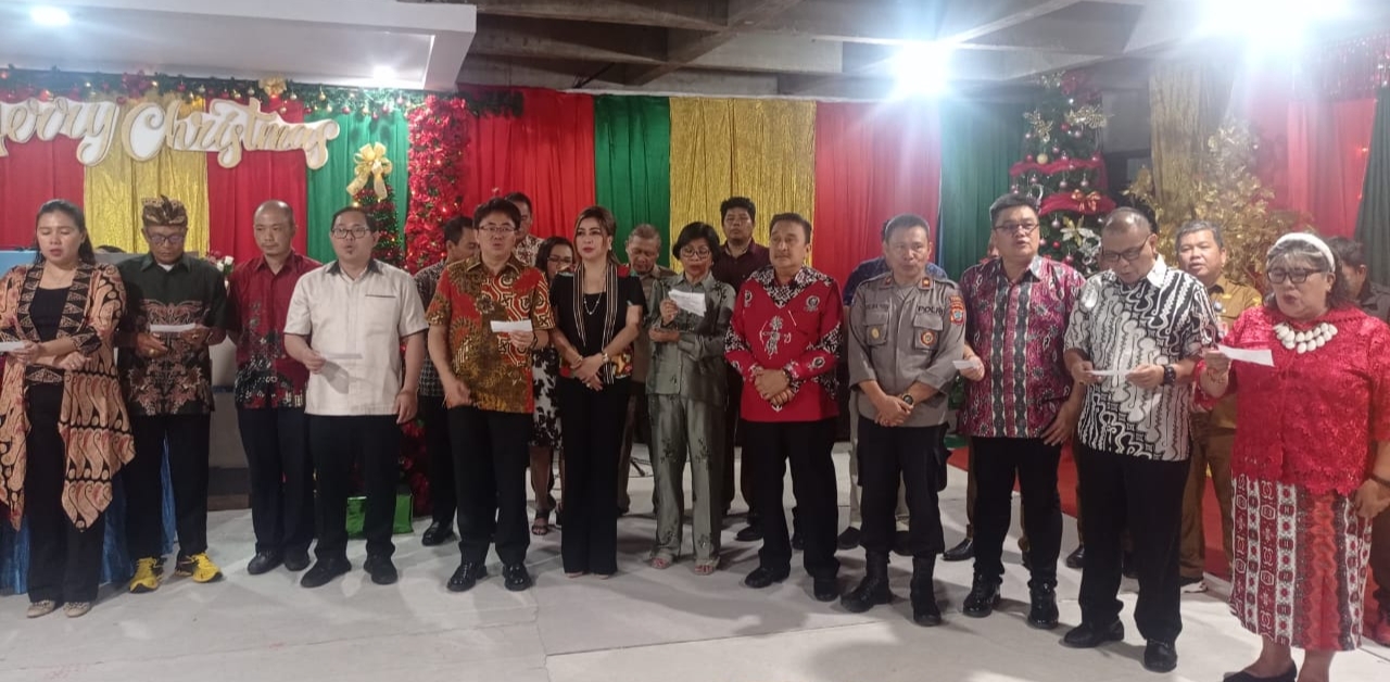 Walikota, Ketua DPRD Manado dan Jajaran Ikuti Safari Natal di GMIM Yarden