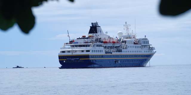 Kapal Pesiar Heritage Adventurer Sandar di Batuputih, Bukti Nyata Program Pariwisata Pemkot Bitung