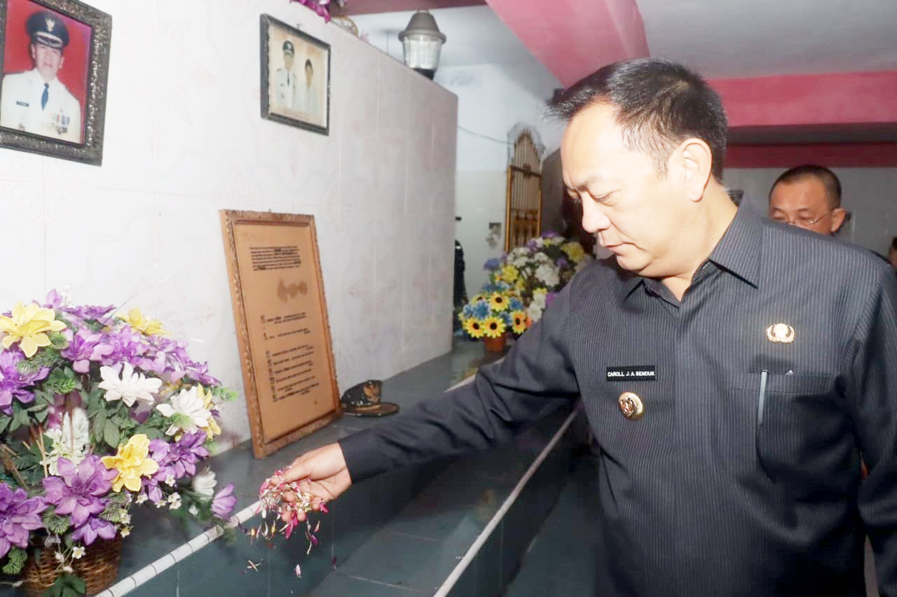 Kenang Jasa, Walikota Ziarah ke Makam Pejabat