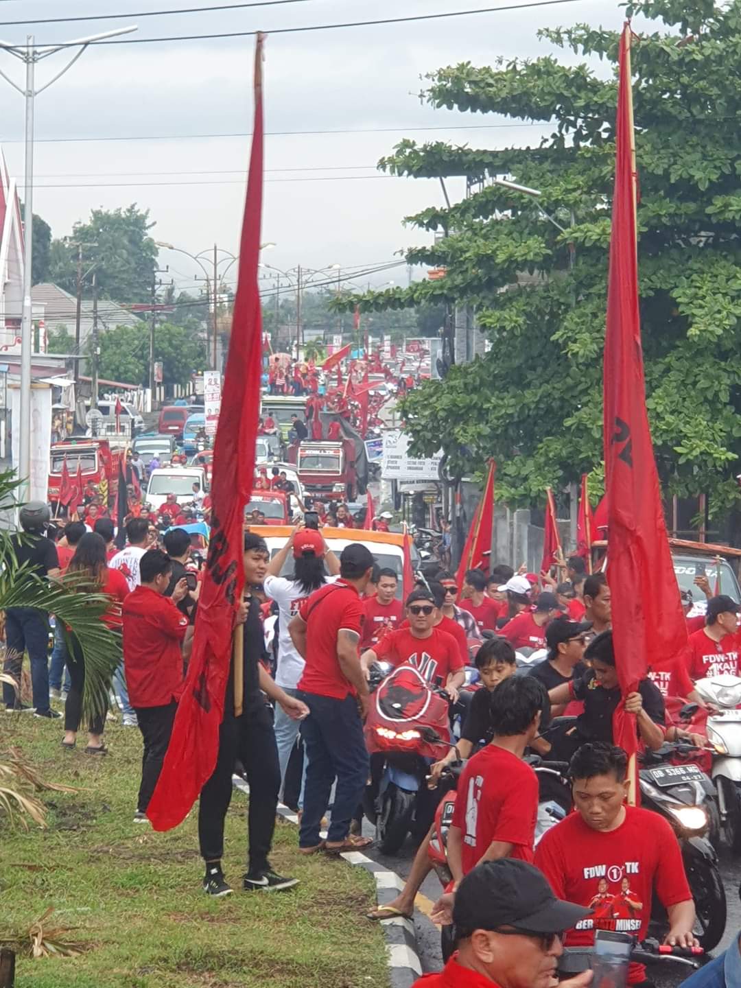 Ribuan Massa Pendukung FDW-TK Merahkan Amurang
