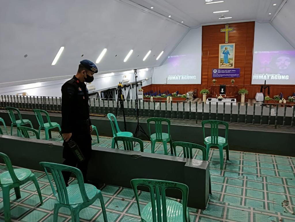 Jelang Paskah, Detasemen Gegana Satbrimobda Sulut Sterilisasi Gereja di Manado