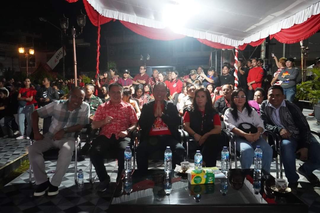 Puncak HUT Ke-21, Artis Ibukota Hipnotis Ribuan Warga Minsel