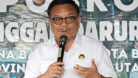 Walikota Bitung Serahkan Bantuan Sembako Bagi Korban Banjir Girian