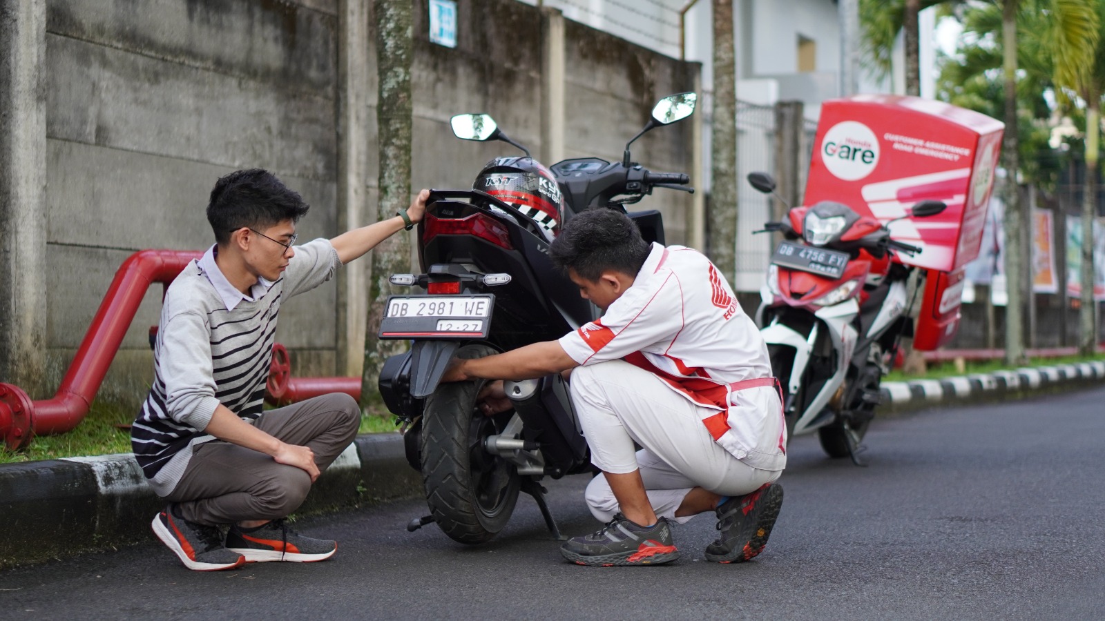 Motor Anda Mengalami Kendala di Jalan ? Hubungai Honda CARE