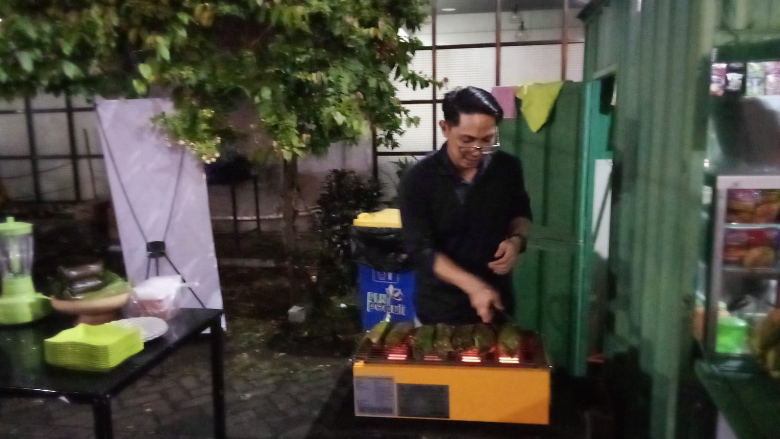 Menu Nasi Bakar di Camu Camu Manado, Banjir Peminat