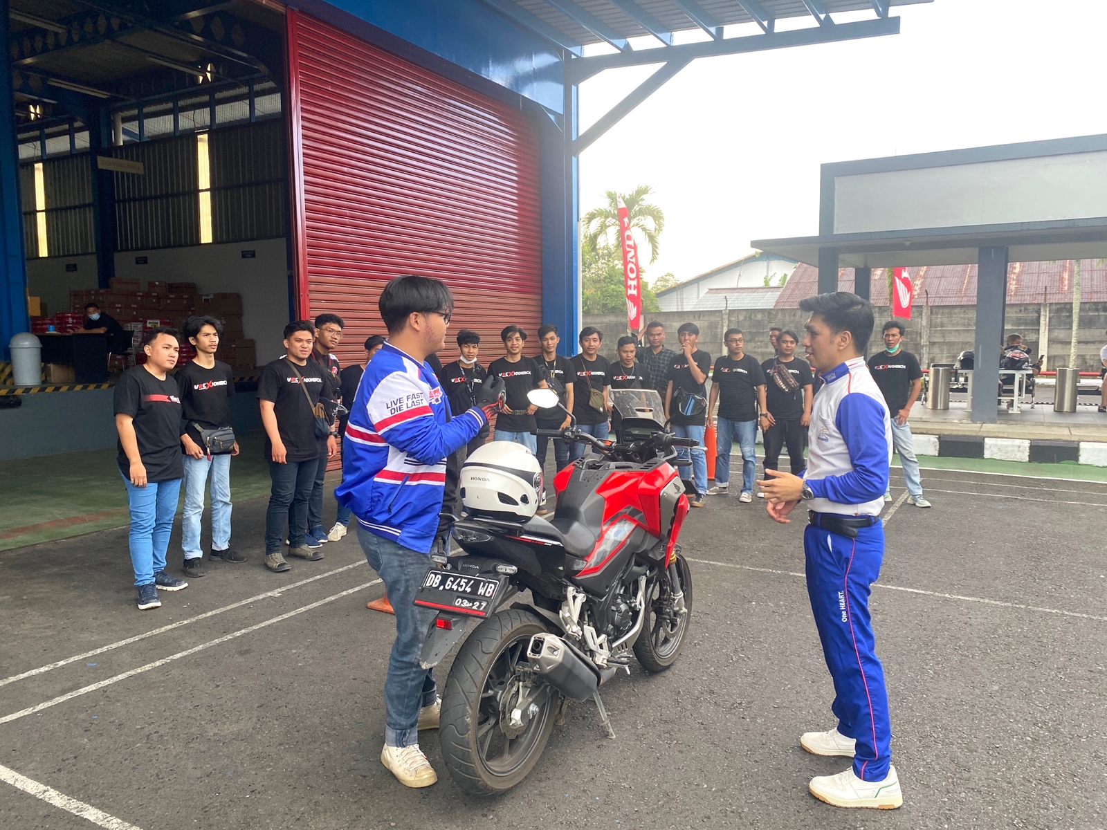 Komunitas Honda Dapat Edukasi Keselamatan Berkendara #Cari_Aman