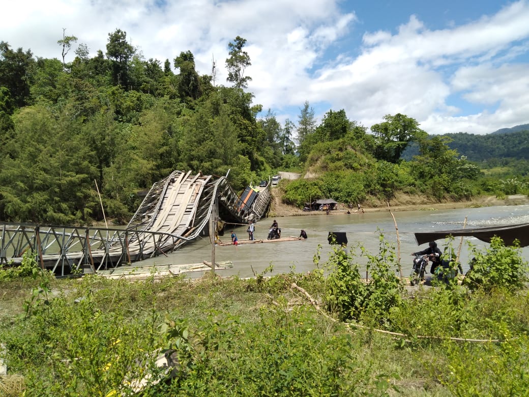 PLN Komit Terangi Nusantara Walau Melalui Jembatan Putus