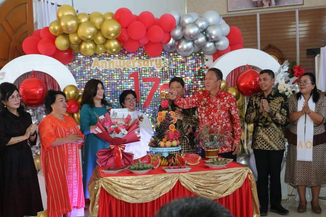 Bupati FDW Hadiri HUT ke-178 GMIM Efata Rumoong Bawah