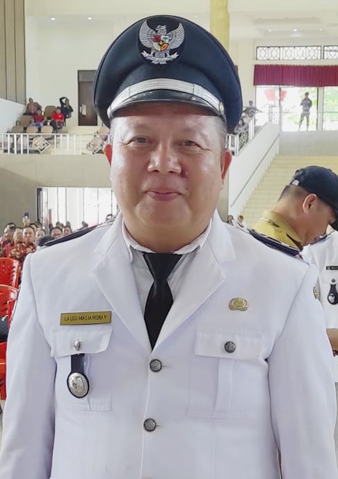 Laudy Maliangkay Himbau Masyarakat Karondoran Pasang Ornamen Natal