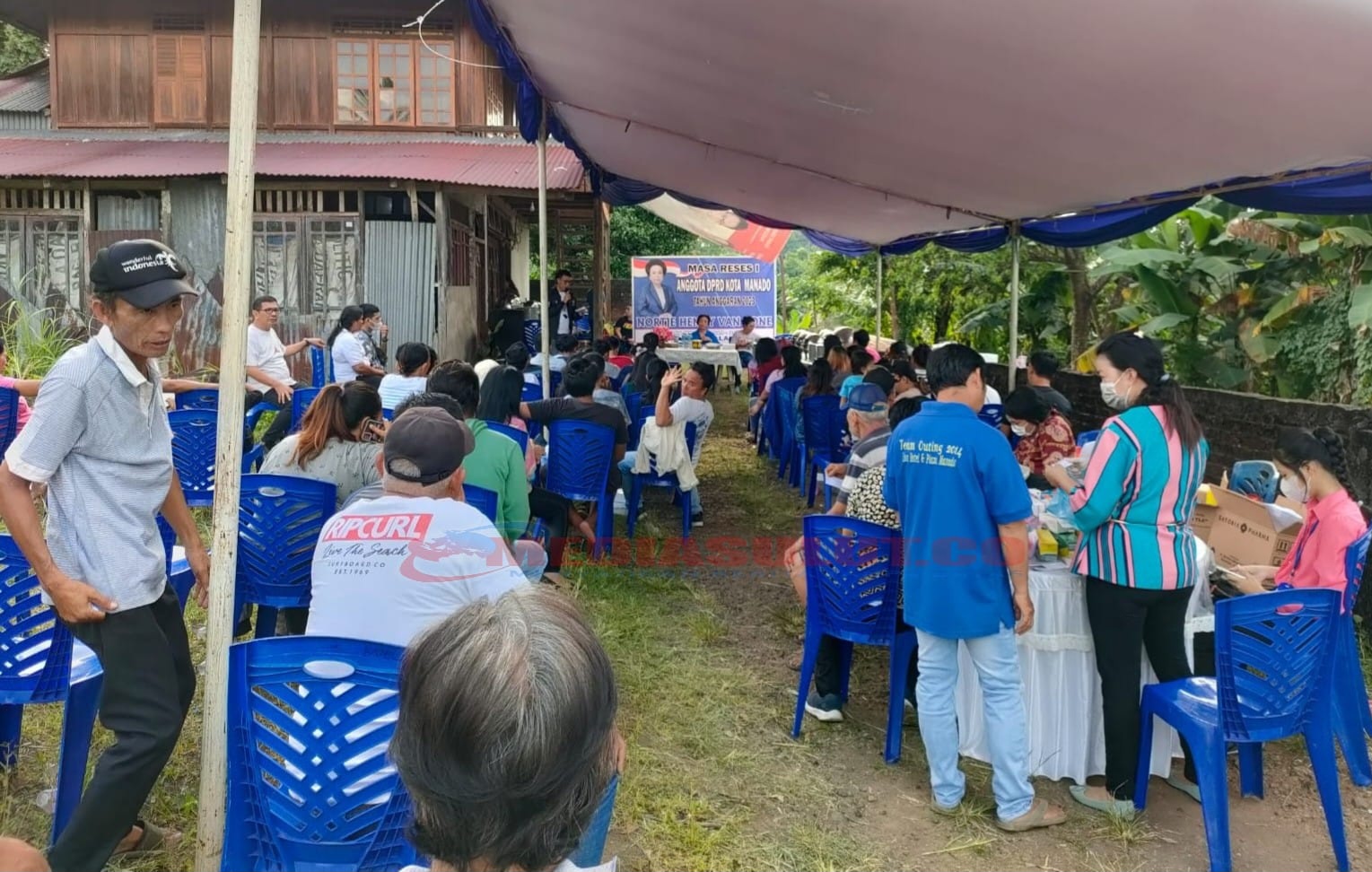 Waket DPRD Manado Nortje Van Bone Reses di Malalayang II, Warga Berobat Gratis