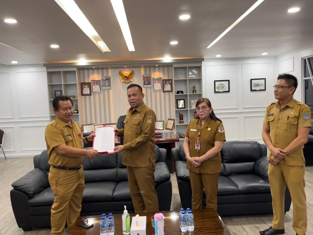 Pemkot Manado Terima SK Bantuan Parpol