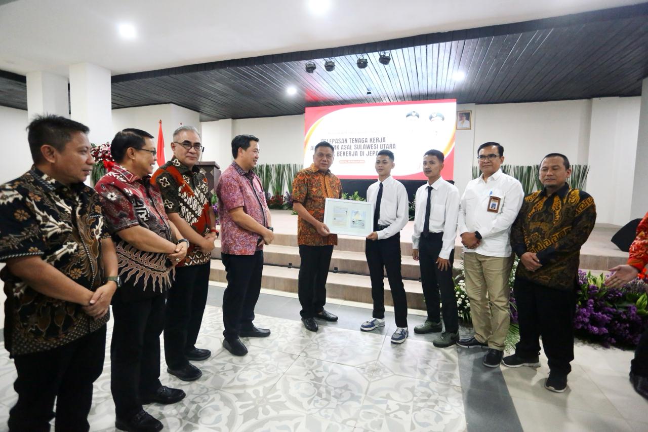 Gubernur Olly Lepas Tenaga Kerja Lulusan SMK Asal Sulut ke Jepang