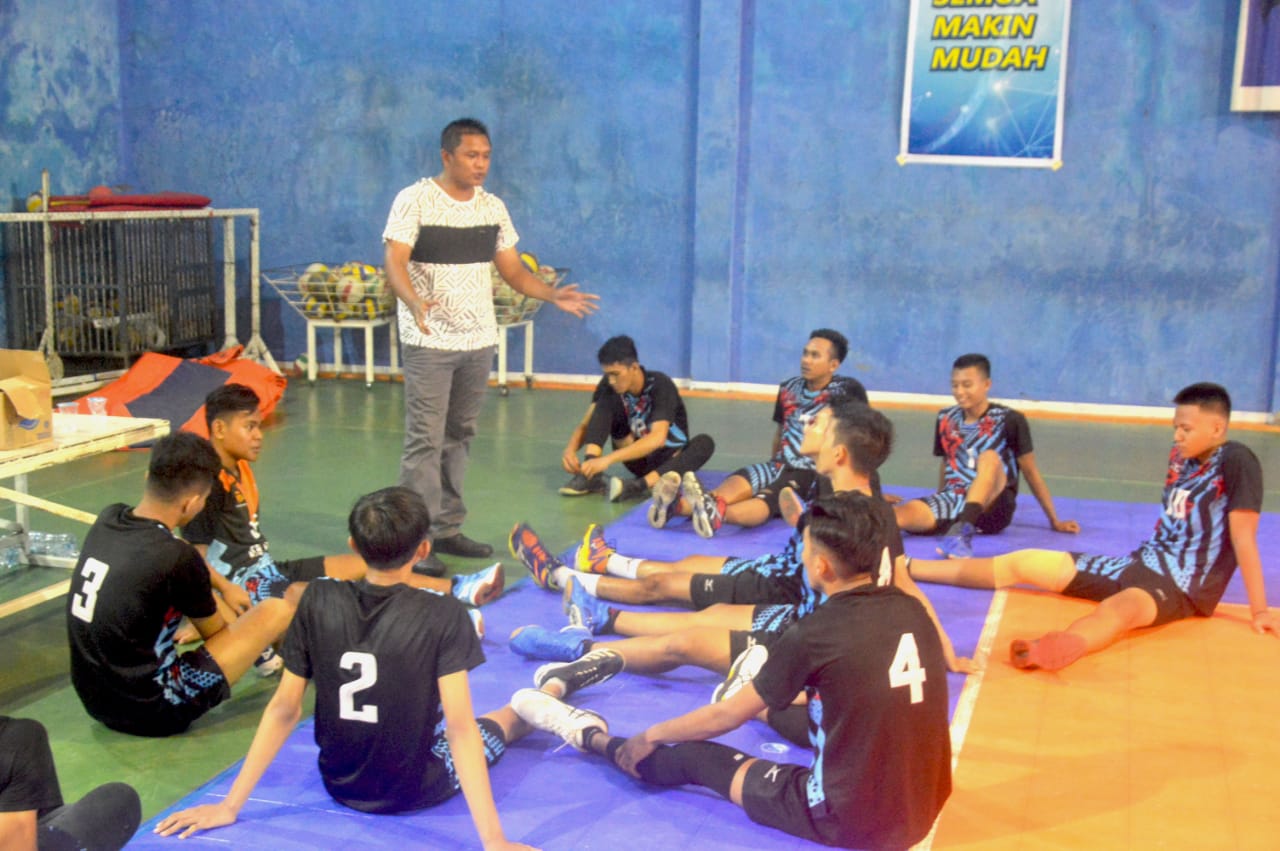 Tangan Dingin Welan Membina Atlit Voli di Kotamobagu