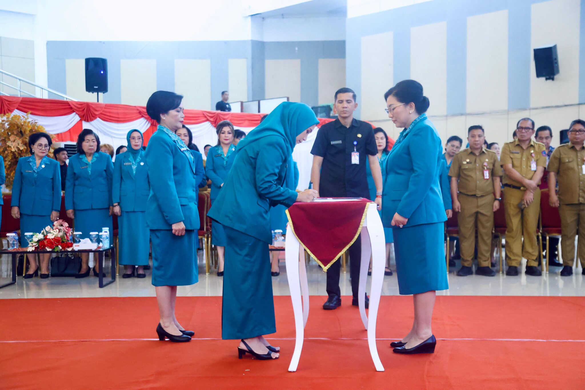 Rita Tamuntuan Lantik Penjabat Ketua TP PKK Kabupaten Bolmong dan Kepulauan Sangihe