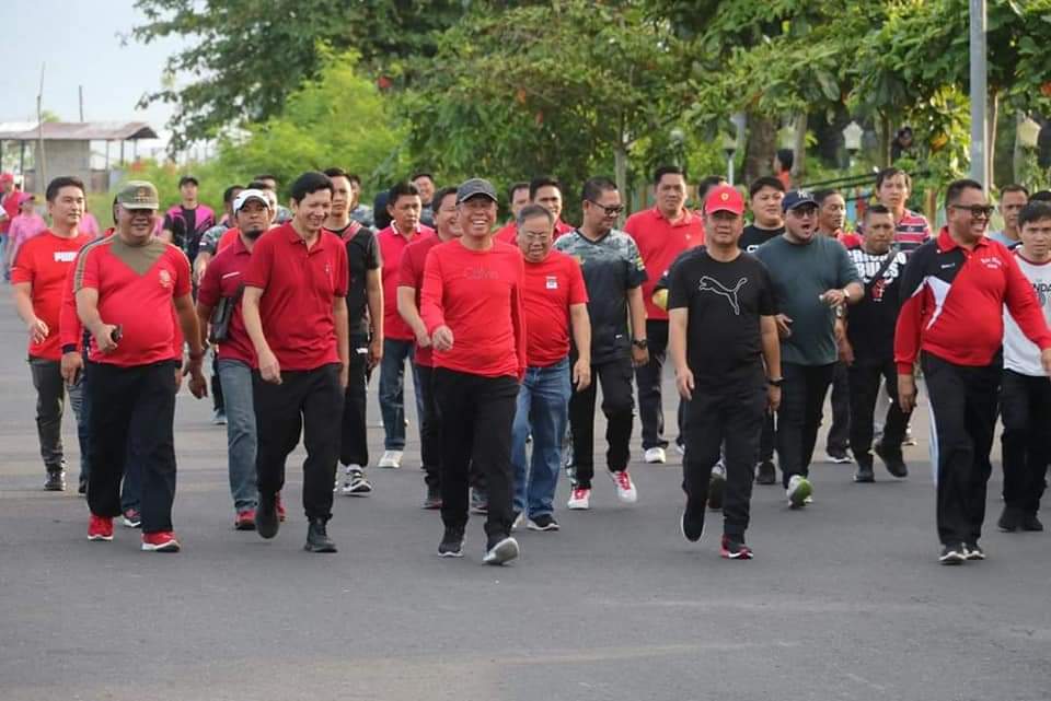 Gebyar Hardiknas, Pemkab Minsel Gelar Jalan Sehat dan Senam Kebugaran