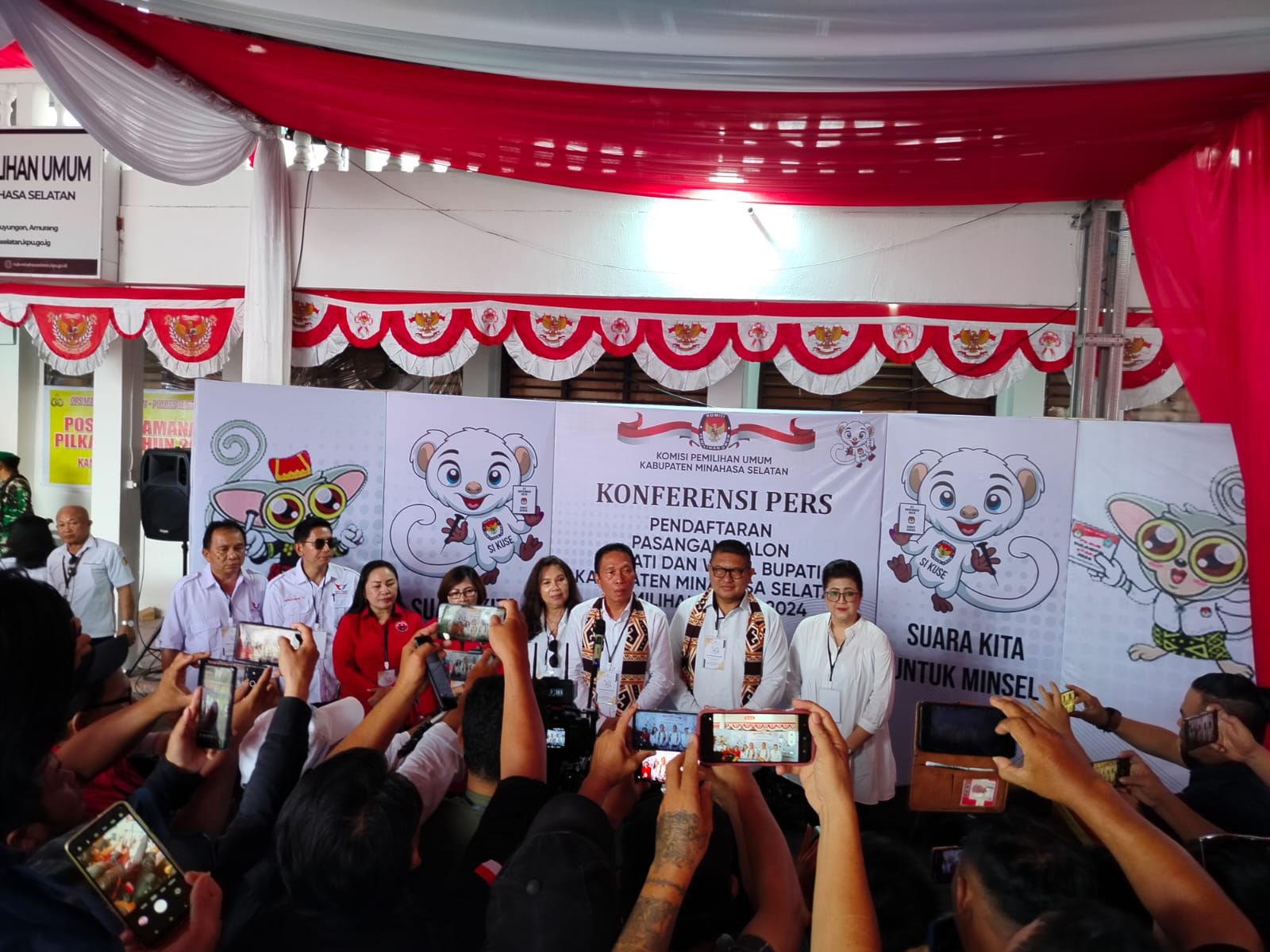 FDW-TK Jadi Pendaftar Pertama Sebagai Cabup dan Cawabup di KPU Minsel