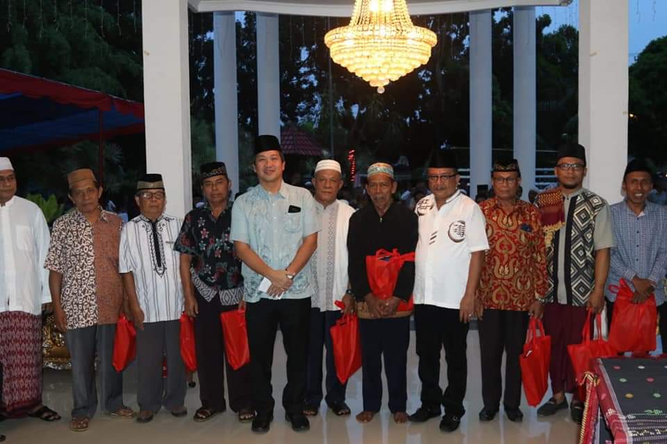 Mantiri dan Wakil Gubernur Sulawesi Utara Buka Puasa Bersama Umat Muslim di Kota Bitung