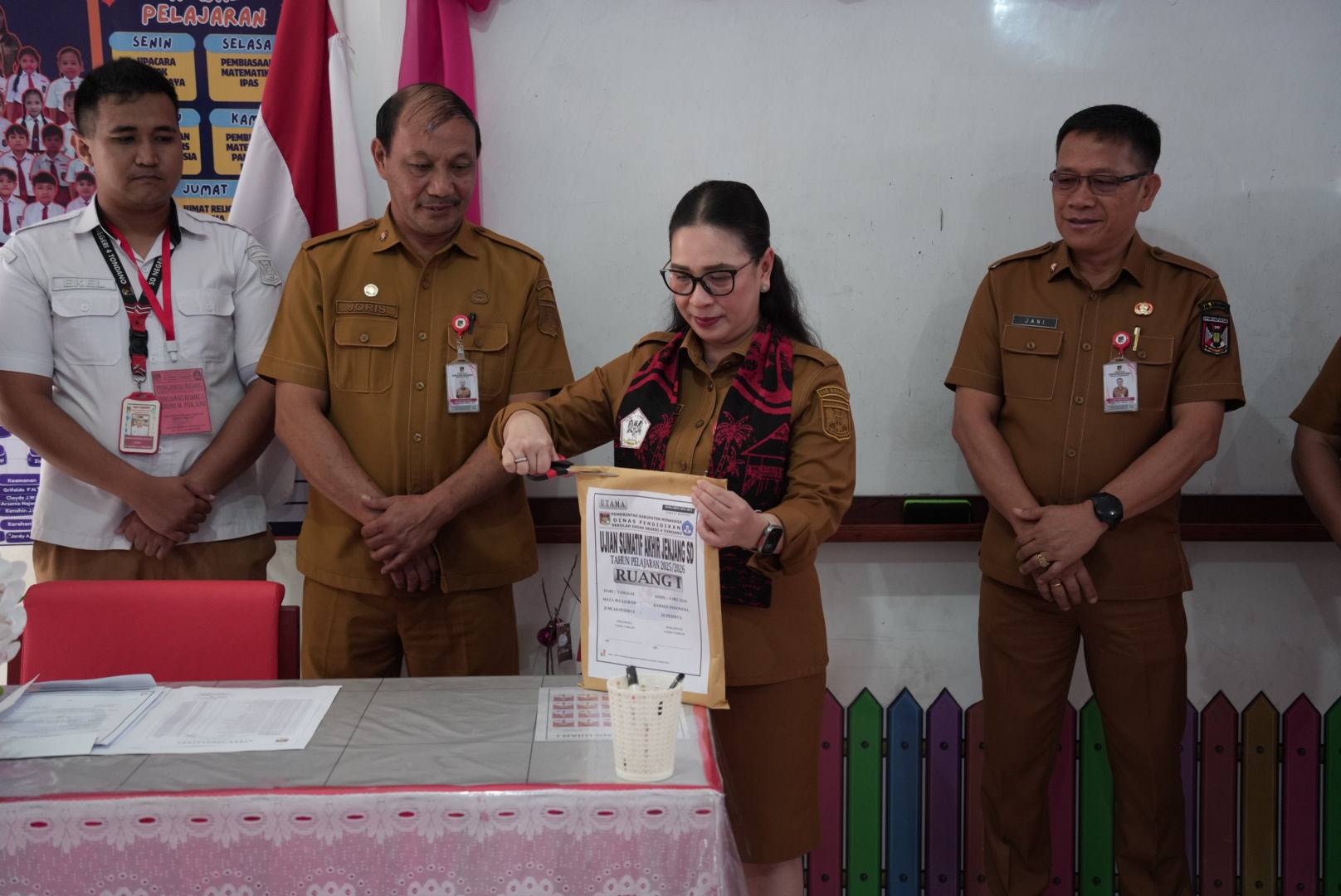 Buka Naskah USAJ SD di Tondano, Wabup Vasung Pastikan Kelancaran Program MBG