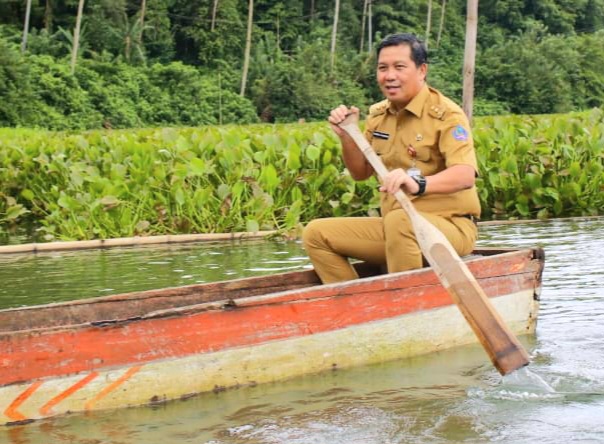 Gubernur Ingin Berkelanjutan, Wagub Pantau Langsung Penanganan Eceng Gondok di Danau Tondano