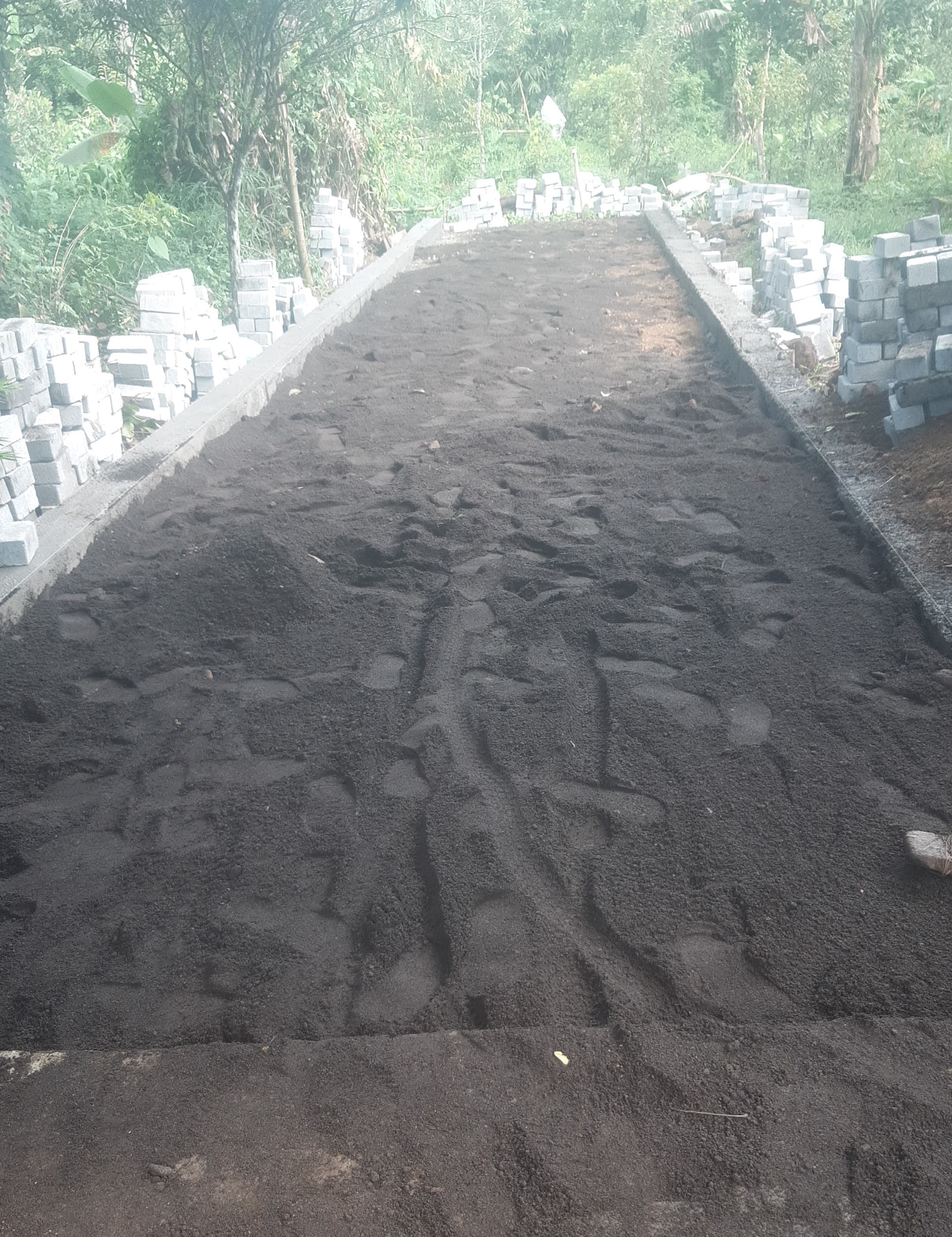 Akses Jalan di Desa Amongena Satu Terus Ditingkatkan