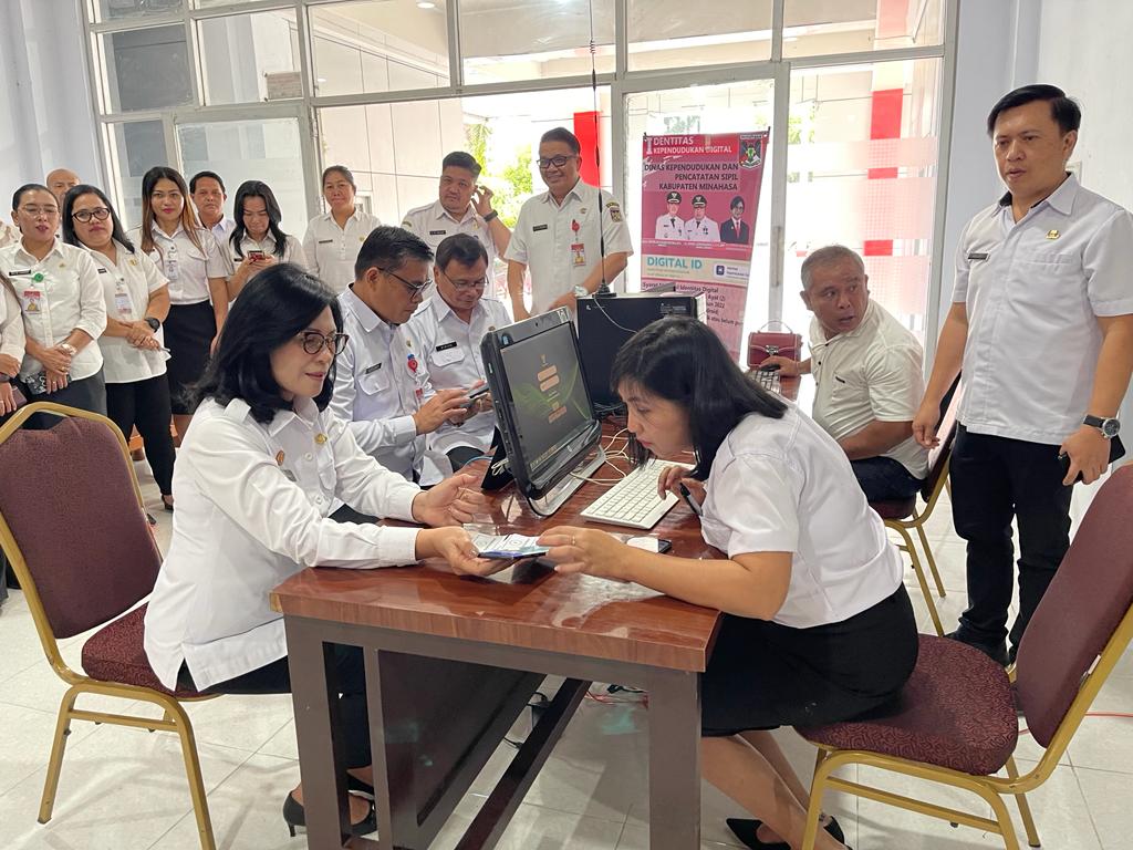 Sekda Lynda Watania Tinjau Persiapan Launching Digital ID di Minahasa