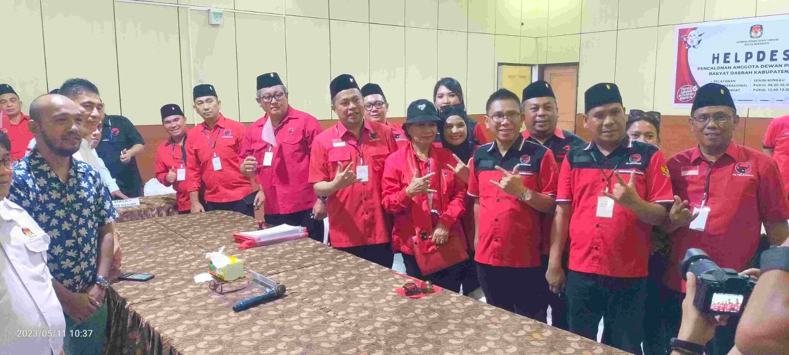 DPD Dampingi DPC PDIP Manado Mendaftar, Merah 'Selimuti' KPU, Target 20 Kursi 